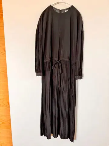 Yuni 유니  랜덤 플리츠 원피스 블랙 롱 원피스