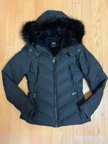 ZARA 블랙 다운 자켓 퍼 포함