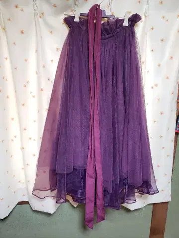 라벨에튀드 오데트 볼륨 샤샤 스커트