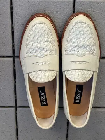 KISS 화이트 로퍼 4110 25.5cm 레어 새상품급