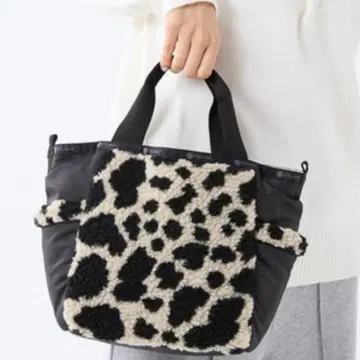 레오파드 무늬 핸드백 블랙과 화이트