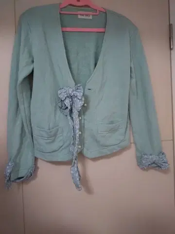 핑크하우스의 귀여운 리본 포함 민트 그린 가디건입니다!(^^)