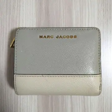 MARK JACOBS 이단 접이식 지갑