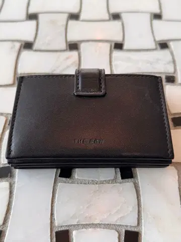 THE NOW 블랙 가죽 카드 케이스