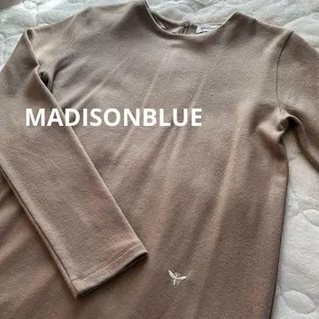 MADISONBLUE 울 베이지 계열 풀오버 BEE 벌 자수