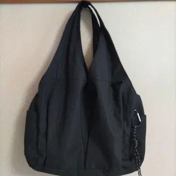 나일론 소재 블랙 토트백