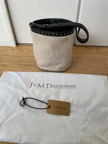 새상품급 J&M DAVIDSON 찰스턴 joy 핸드백 무스탕 보아