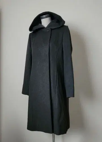 다크 그레이 후드 부착 롱 코트