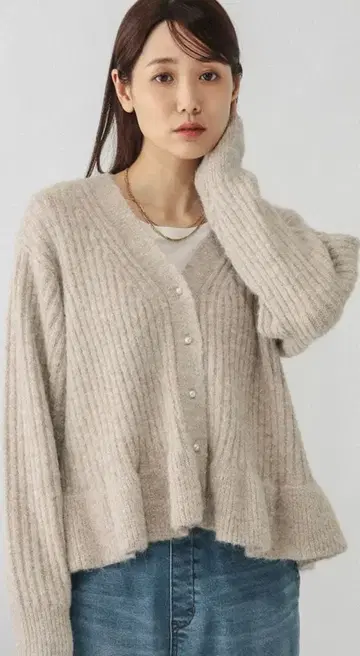 [ 새상품 ] 모헤어 터치 페플럼 가디건