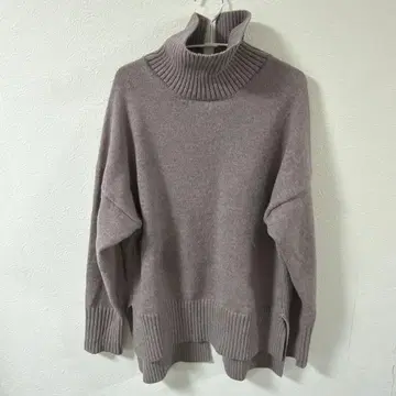 터틀넥 니트 긴팔 emmi