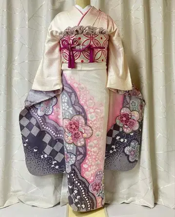 후리소데 핑크와 보라색 꽃무늬