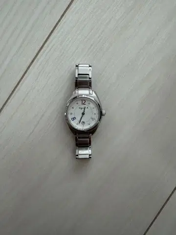 에네스베 여성용 실버 아날로그 시계