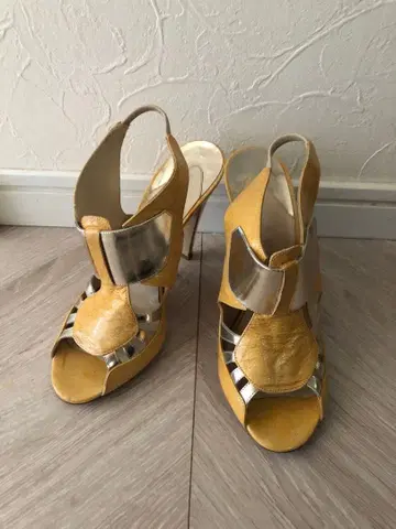 니콜라스 커크우드 힐 샌들 천연 가죽