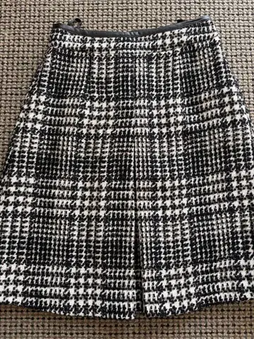 23구 체크 무늬 무릎 기장 타이트 스커트 S 사이즈