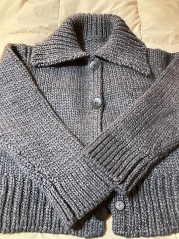 BEAUTY&YOUTH 프론트 버튼 벌키 니트 가디건