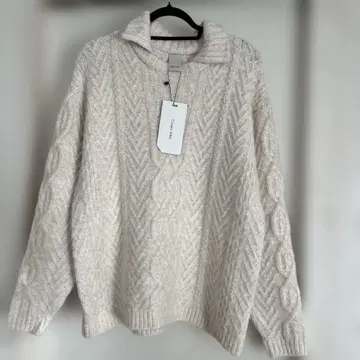 미사용 새상품 아이보리 케이블 짜임 하이넥 스웨터 L 사이즈