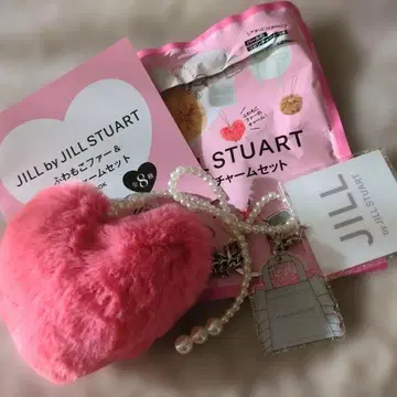 JILL STUART 포근포근 퍼 & 로고 참 세트 구김 포함