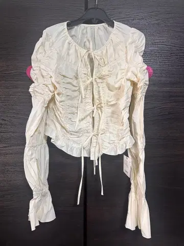 SLY 캔디 퍼프 슬리브 블라우스