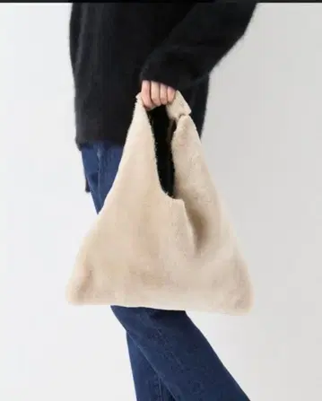 새상품급 arron 무스탕 백 아론 트라이앵글 백