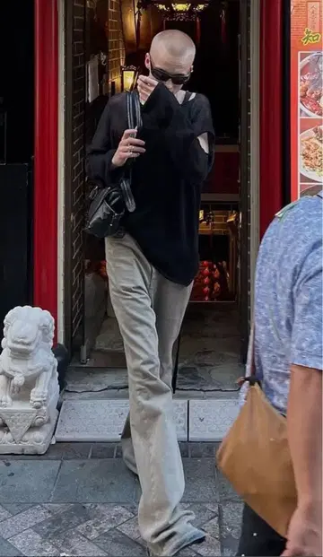 sulvam 블랙 니트 컷 아웃 슬리브