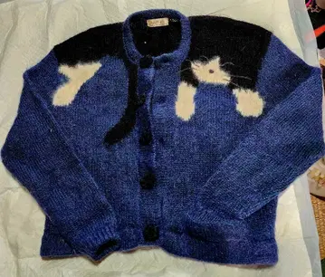 고양이 디자인의 울 혼방 가디건
