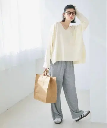 [새상품] coca 코카 스펀지 니트 V넥 상의 아이보리