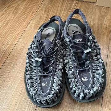 KEEN 그레이 뜨개질 스포츠 샌들 25.5cm