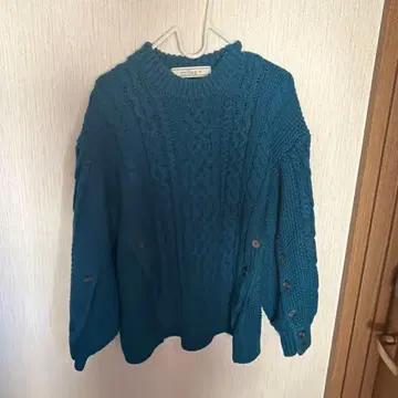 gu rokh 콜라보 버튼 디자인 케이블 니트 스웨터 블루