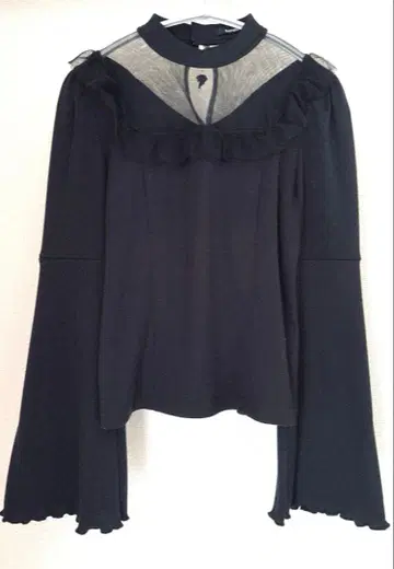 EATME 레이스 프릴 블랙 플레어 슬리브 프리 사이즈