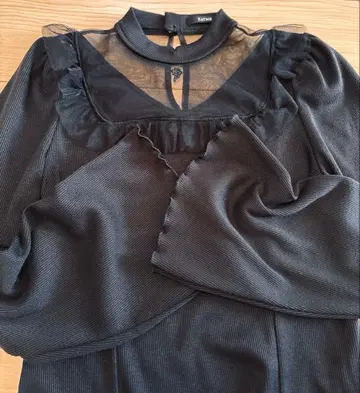 EATME 레이스 프릴 블랙 플레어 슬리브 프리 사이즈