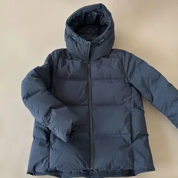 UNIQLO 후드 부착 심리스 다운 자켓