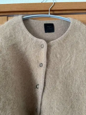 늑대와 올빼미 베이지 가디건