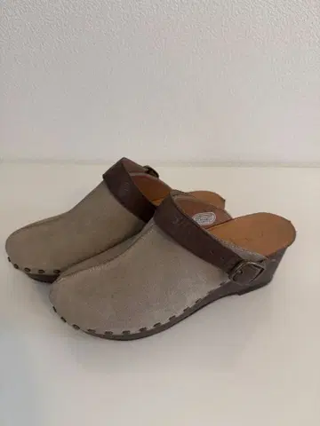 SAYA 스웨이드 샌들 백 스트랩