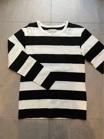 agnis b. 스트라이프 긴팔 티셔츠 T1