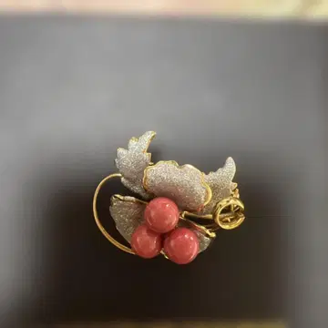 #미사용 꽃과 과일 모티브 브로치