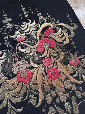 자수로 놓은 직물! 크리스마스에도 딱 맞는 블랙 베이스 나고야 오비