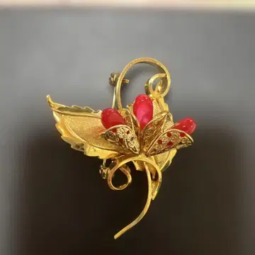 #미사용 골드와 빨간색 비즈의 브로치