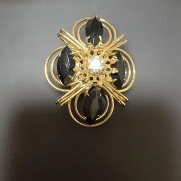 #미사용 골드 컬러와 블랙 컬러의 꽃 디자인 브로치