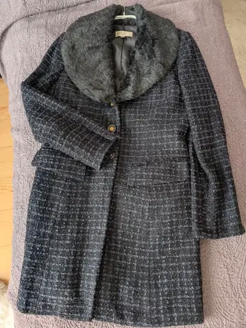 오늘만 저렴하게 내놓습니다. 다크 블루 트위드 퍼 포함 코트 2피스