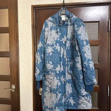 세련된 패턴의 따뜻한 코트