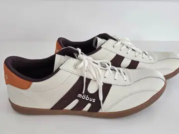 뫼버스 화이트/브라운 스니커즈