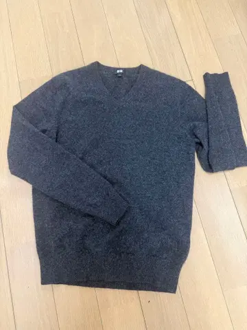 유니클로 캐시미어 100% V넥 스웨터 M 그레이