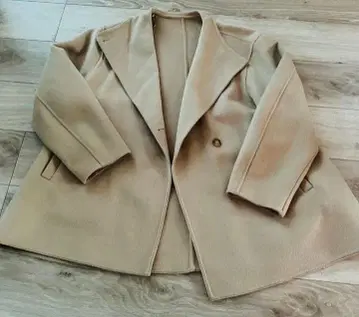 16일까지 가격 인하 유니클로 베이지 코트