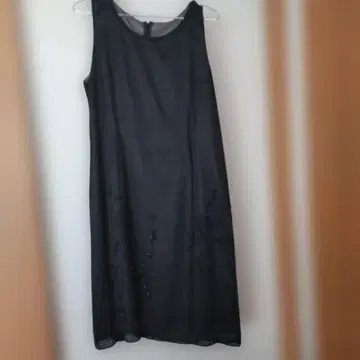 [ 새상품급 ] 블랙 슬리브리스 무릎 기장 원피스 비즈 장식 엘레강트