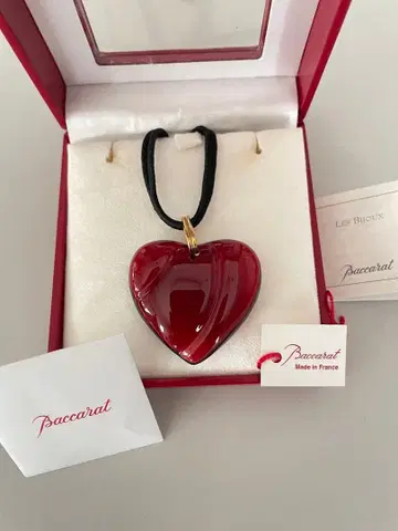 Baccarat 레드 크리스탈 하트 초커