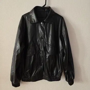 블랙 자켓 버튼 포함 합성 피혁