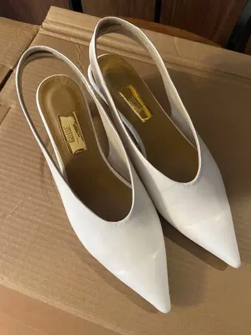 [ Le Talon GRISE ] 화이트 펌프스 24.5cm