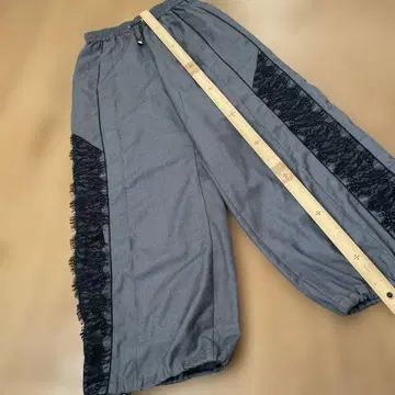 레이스 장식 그레이 와이드 팬츠 약 1m