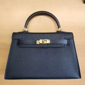 블랙 가죽 핸드백 골드 금장 장식 22cm