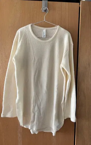 에드위나홀 니트 티셔츠 샤기 화이트